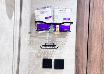 استديو انيق بسرير ماستر وجلسة جانبية 