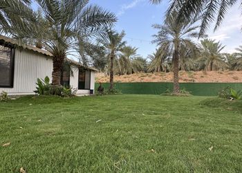 مزرعة بمناظر خلابة وجلسات خارجية 