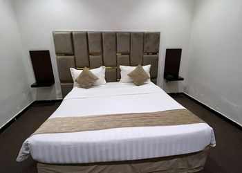 استديو بسرير ماستر 