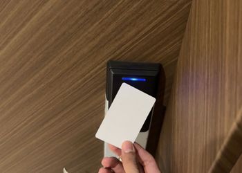 استديو بسرير ماستر وجلسة جانبية 