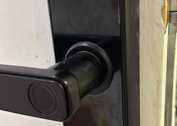 استديو بسرير ماستر وجلسة جانبية