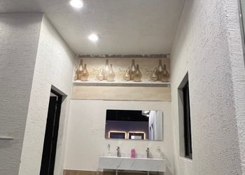 شاليه بمسطح اخضر ومسبح