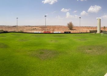 شالية بجلسة خارجية و مسبح داخلي