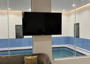 شاليه بمجلس وفناء خارجي