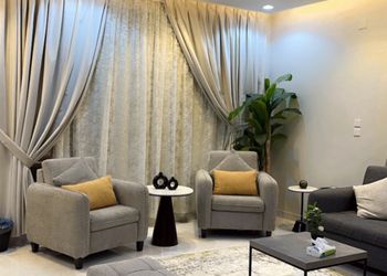 شاليه بمجلس مطل على العاب مائية
