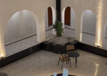 استديو بسرير ماستر وجلسة جانبية