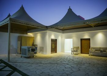 استراحة بمجالس وجلسة خارجية