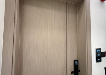 استديو بسرير ماستر وجلسه جانبيه