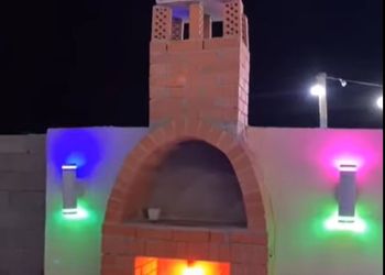 مخيم  بجلسة خارجية وبيت شعر 