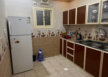 شقة بغرفة معيشة وغرفة نوم 