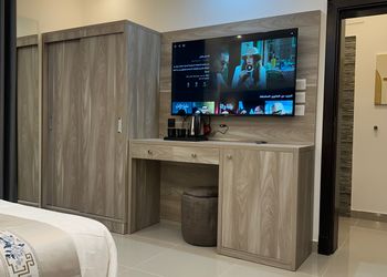 استديو بسرير ماستر وأثاث مريح 