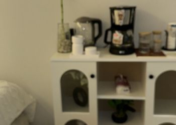 استديو بأثاث مريح وبسيط 