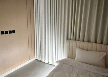 استديو بأثاث مريح وبسيط 