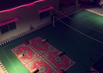 استراحة بمسطح اخضر وجلسه خارجيه