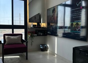 استديو بتصميم هادئ وسرير مريح 
