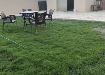 شالية بصاله تطل على المسبح