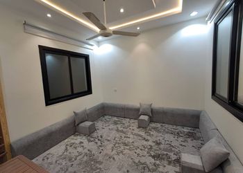 شقة بغرفة معيشة وغرفتين نوم 
