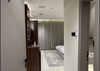 استديو بسرير ماستر وأثاث مريح 