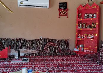 شقة بثلاث غرف نوم وجلسات خارجيه
