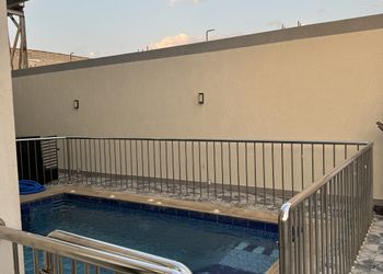 شاليه بمسبح خارجي وجلسة خارجية