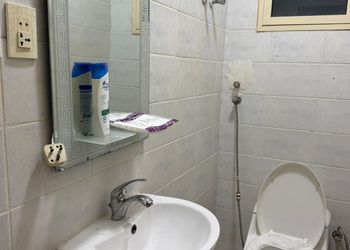 شقة بغرفة معيشة وغرفة نوم 