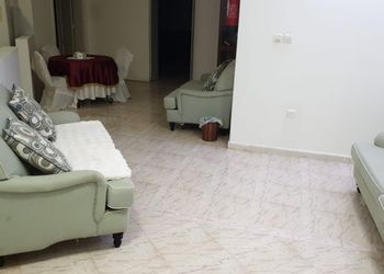 شقة بغرفتين نوم وصالة ومجلس