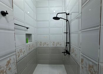 شقة بصالة وثلاث غرف نوم