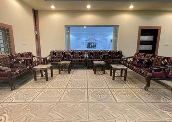 شاليه بجلسة خارجية وألعاب أطفال