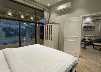 شاليه بألعاب مائية وجلسة خارجية
