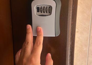 شقة بغرفة معيشة وغرفتين نوم 