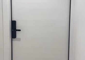 استديو بسرير ماستر وجلسة جانبية 