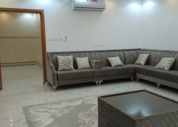 استراحة بمجالس وفناء خارجي 