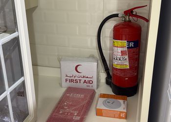 شقة بغرفة معيشة وغرفتين نوم 