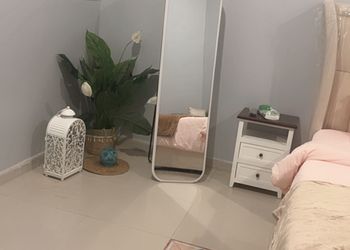 استديو بسرير ماستر وأثاث مريح 
