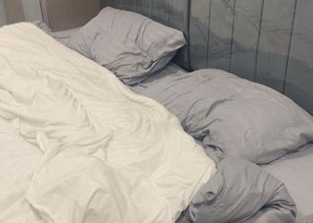 غرفة سرير ماستر بدورة مياة