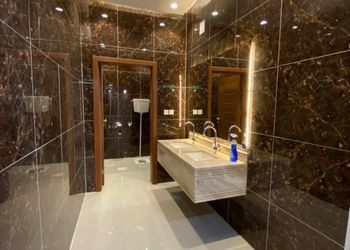 شاليه بمسطح اخضر ,ومسبح خارجي 