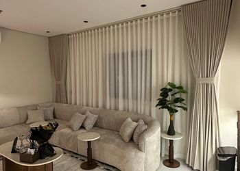 استديو بأثاث مريح وبسيط 