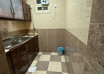 شقة بصالة جلوس وغرفة نوم 