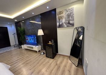 استديو انيق بأثاث مريح وبسيط 