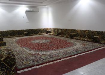 استراحة بمسطح اخضر وألعاب أطفال