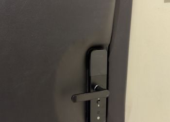 شقة بغرفة معيشة وغرفة نوم 