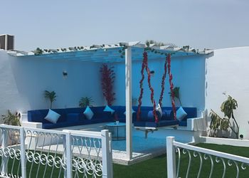 شالية بغرفة نوم مطلة على الفناء الخارجي