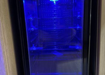 شقة بغرفة معيشة وغرفة نوم 