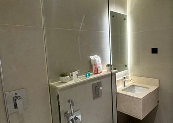 غرفة سرير ماستر بدورة مياة