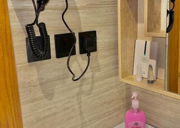 استديو بأثاث مريح وبسيط 