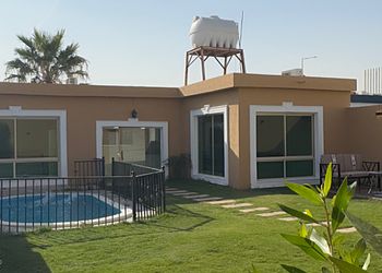 شالية بمجلس ومسبح خارجي 