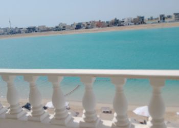 شاليه باطلالة على البحر