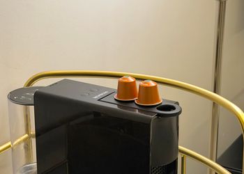 شقة بغرفة معيشة وغرفتين نوم 