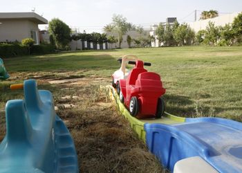 استراحة بمسبح وجلسة خارجية 