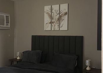 استديو بسرير ماستر وأثاث مريح 